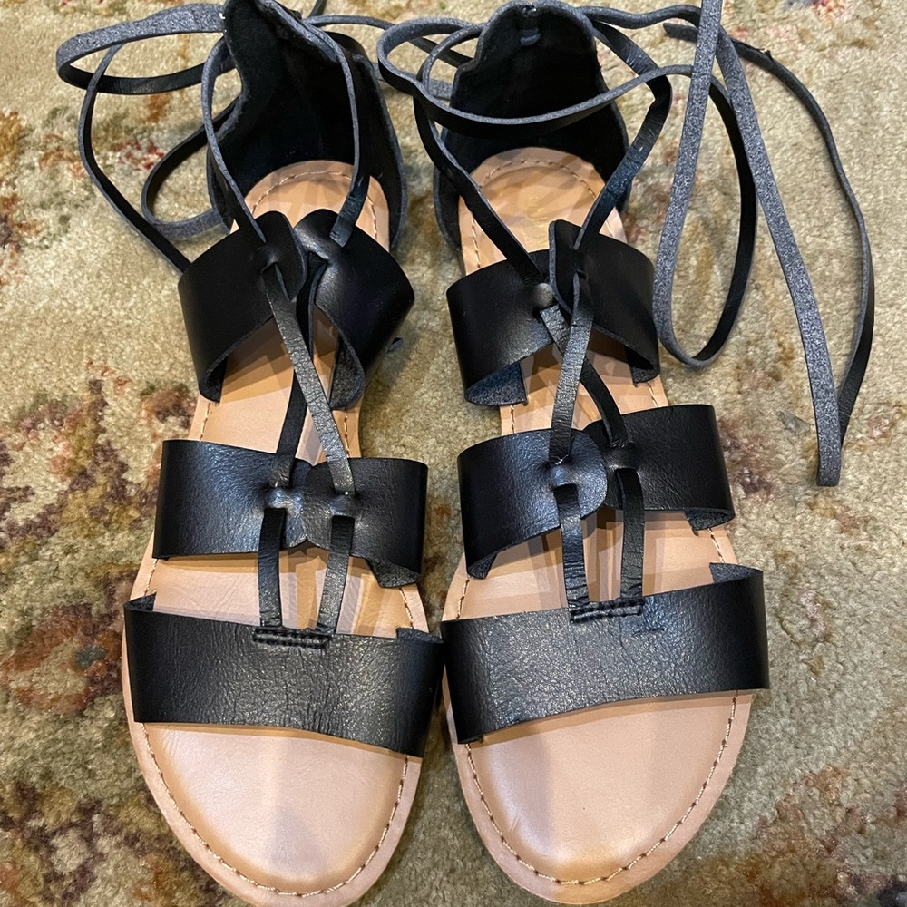 Old Navy Strap Up Sandals